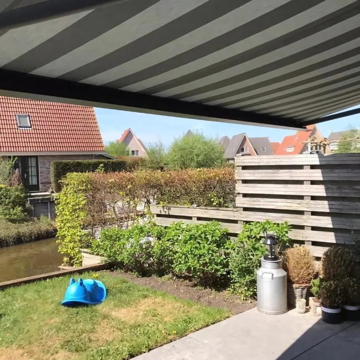 SUNFLECT® Terrasscherm op maat - Antraciet structuurlak (Ral 7016) en Effen grijs 31597 Doek